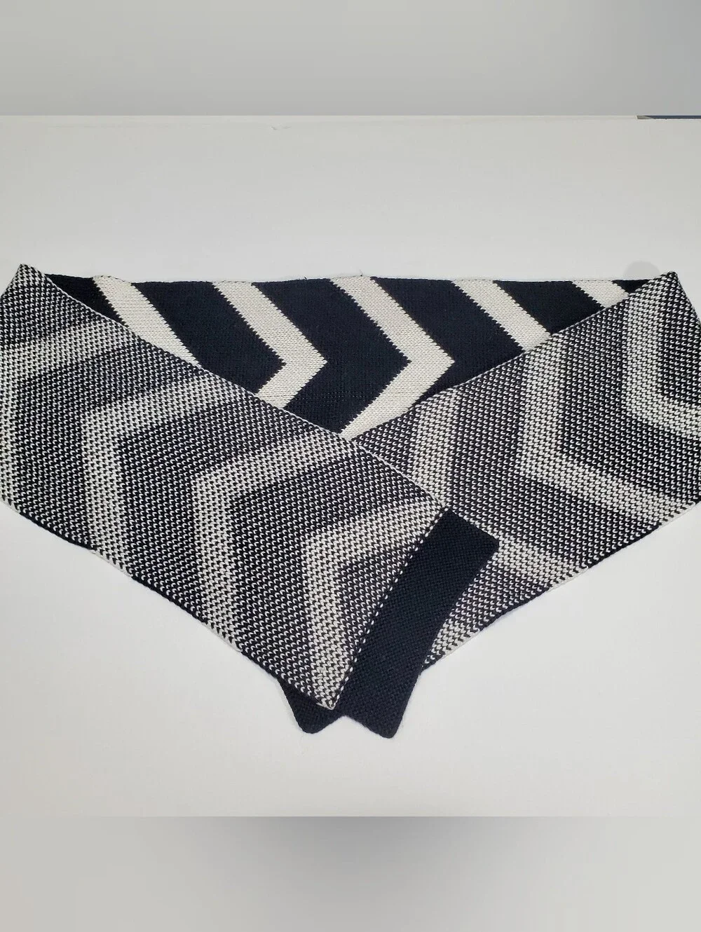 Lululemon Women's Winter Scarf Black White Stripe Knit Pattern  64x7.5